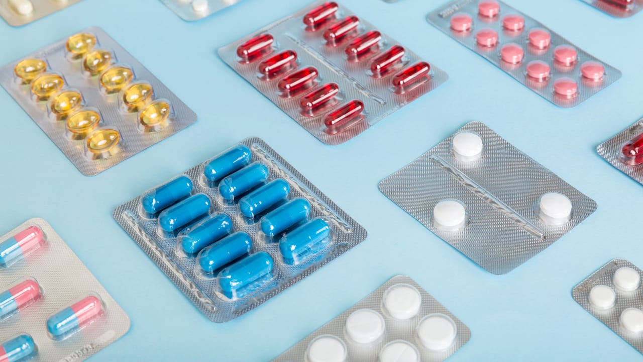 Concepto de almacenamiento de medicamentos en casa