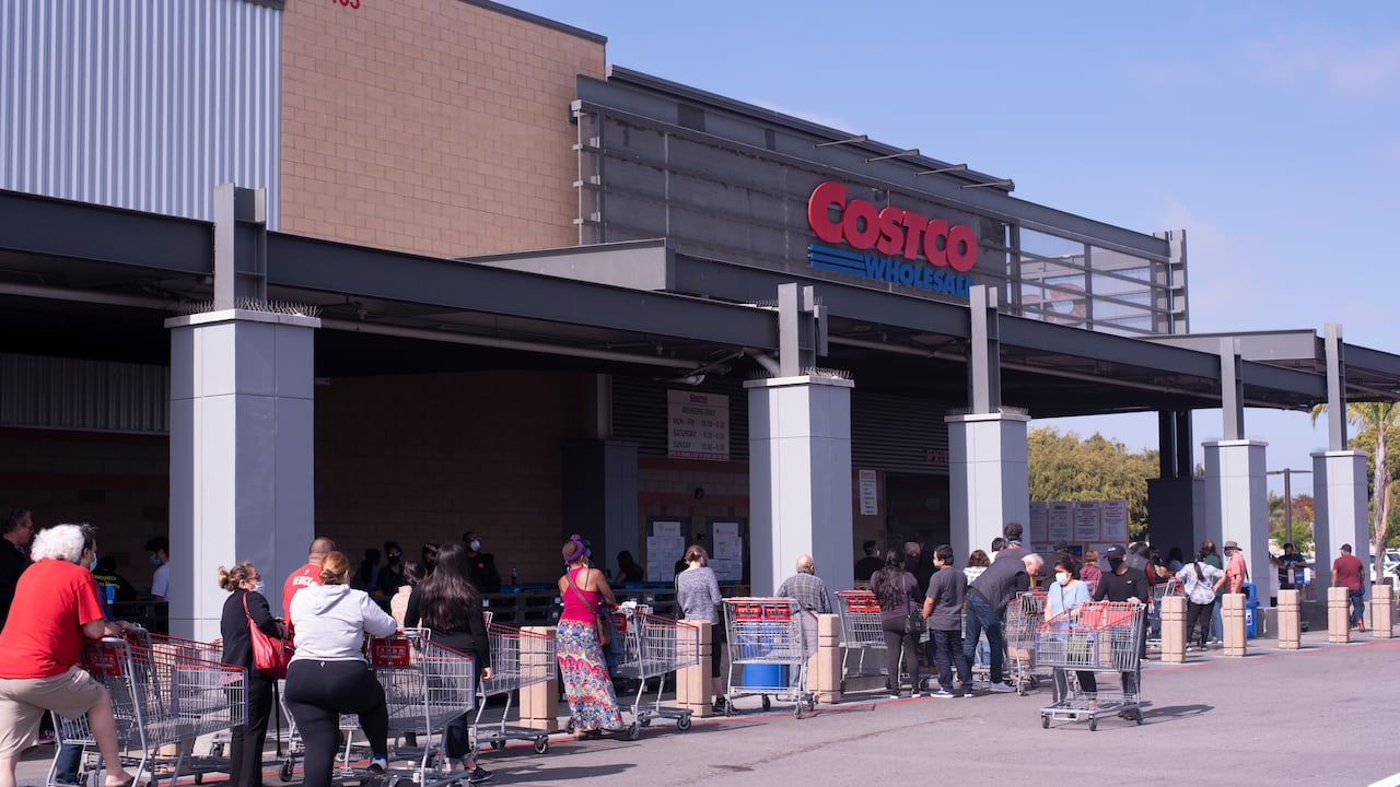 La política de ajuste permite recuperar dinero si un artículo baja de valor tras la compra.