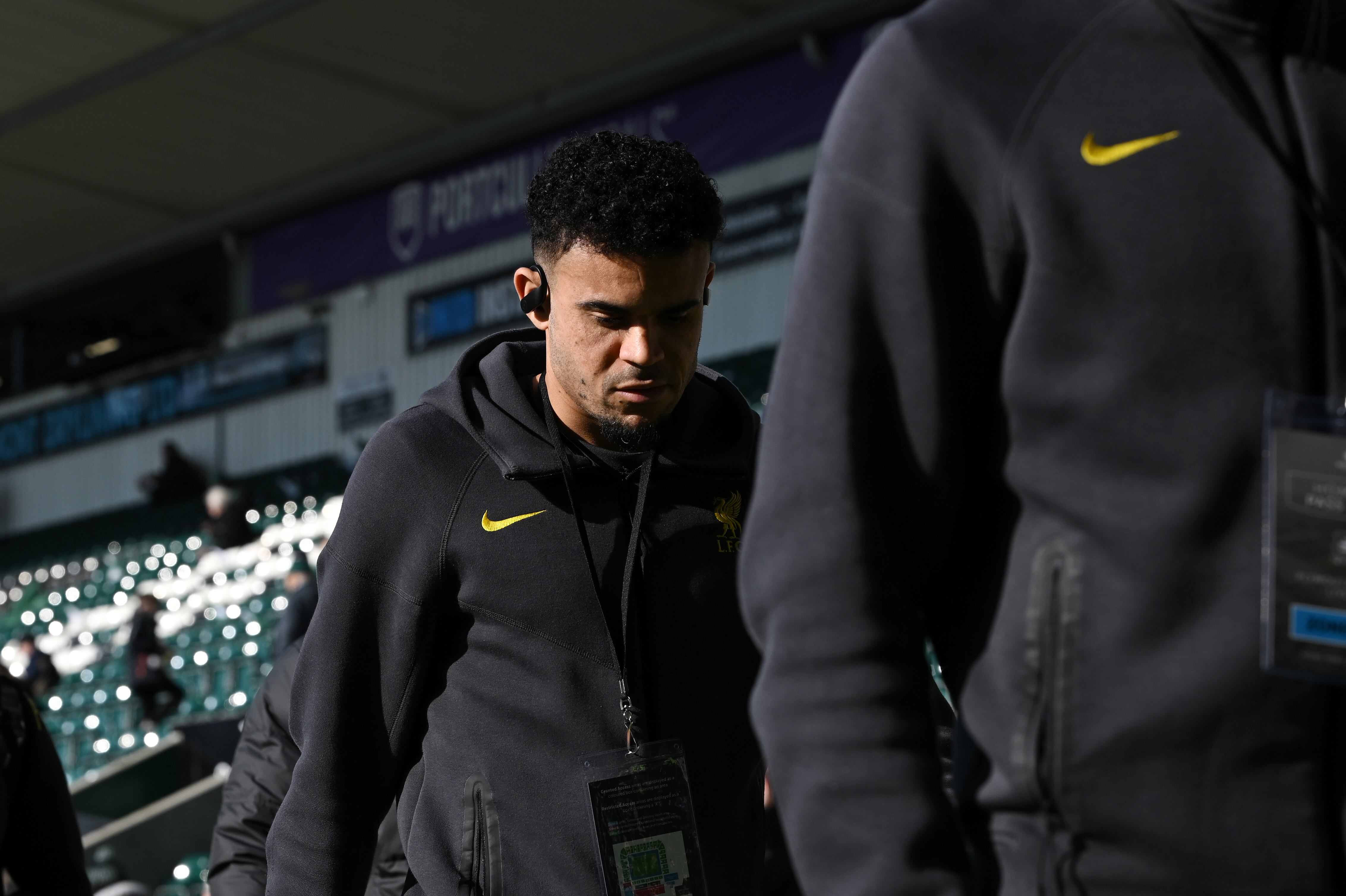 Luis Díaz arribando con la delegación de Liverpool