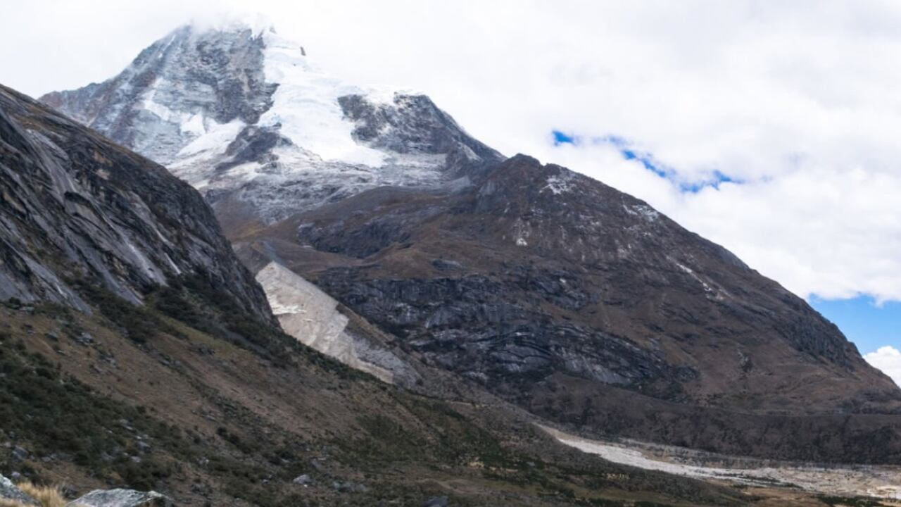 El Huascarán en Perú, es la montaña más alta de ese país