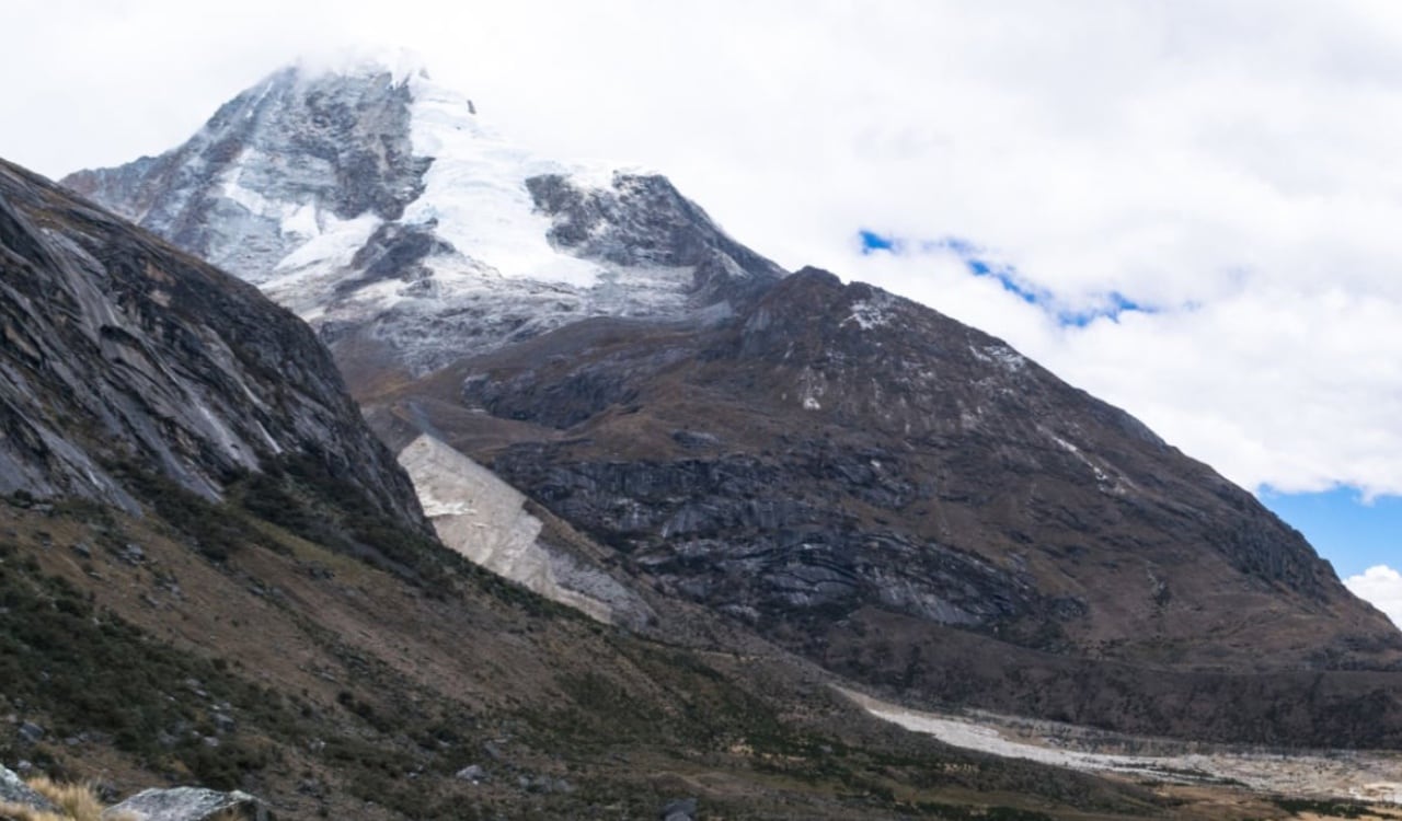 El Huascarán en Perú, es la montaña más alta de ese país