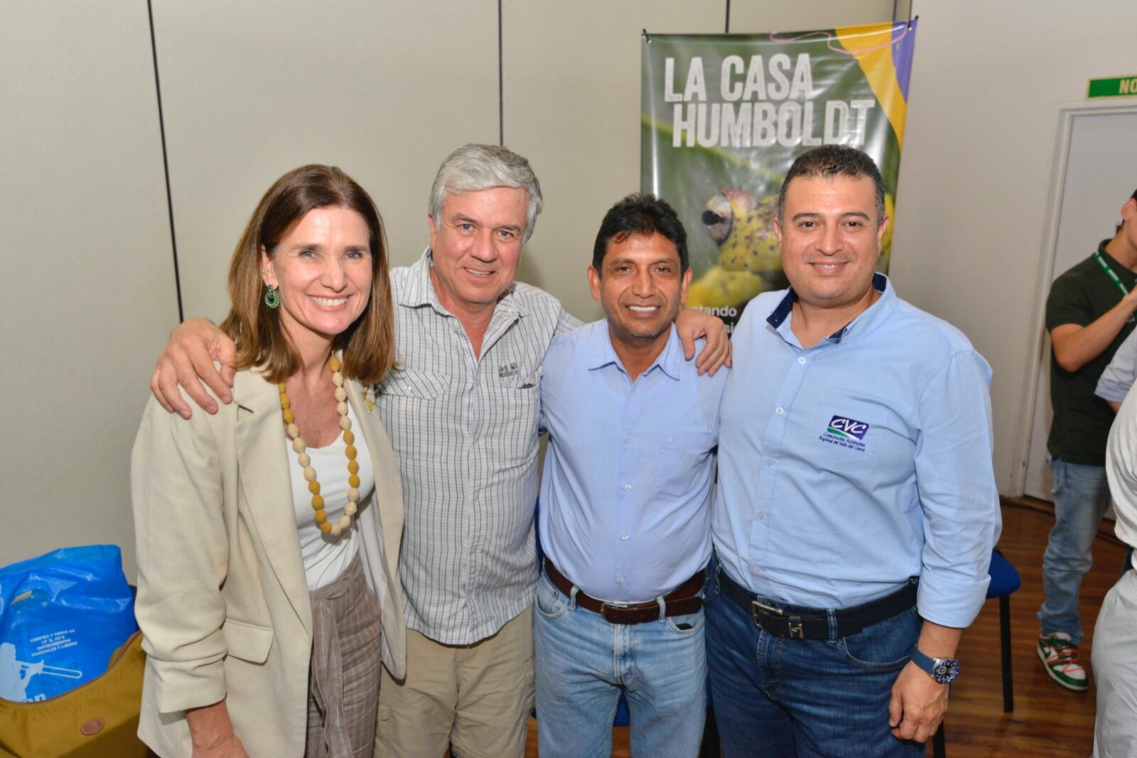 Alicia Lozano del Instituto Humboldt, Francisco Cruz de Conservación Internacional y exviceministro de ambiente, Yesid González director de Asocars y Marco Antonio Suárez, director de la CVC