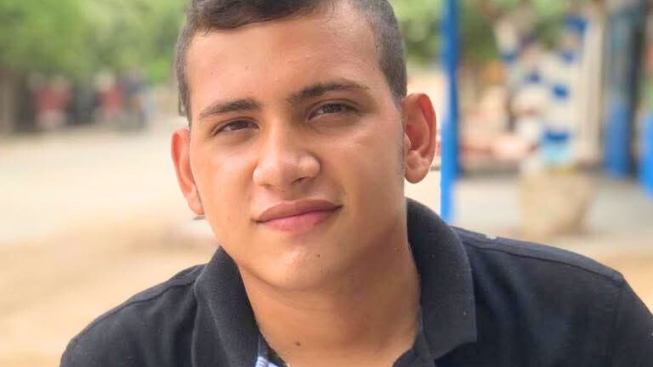 Santiago Lora se debate entre la vida y la muerte.