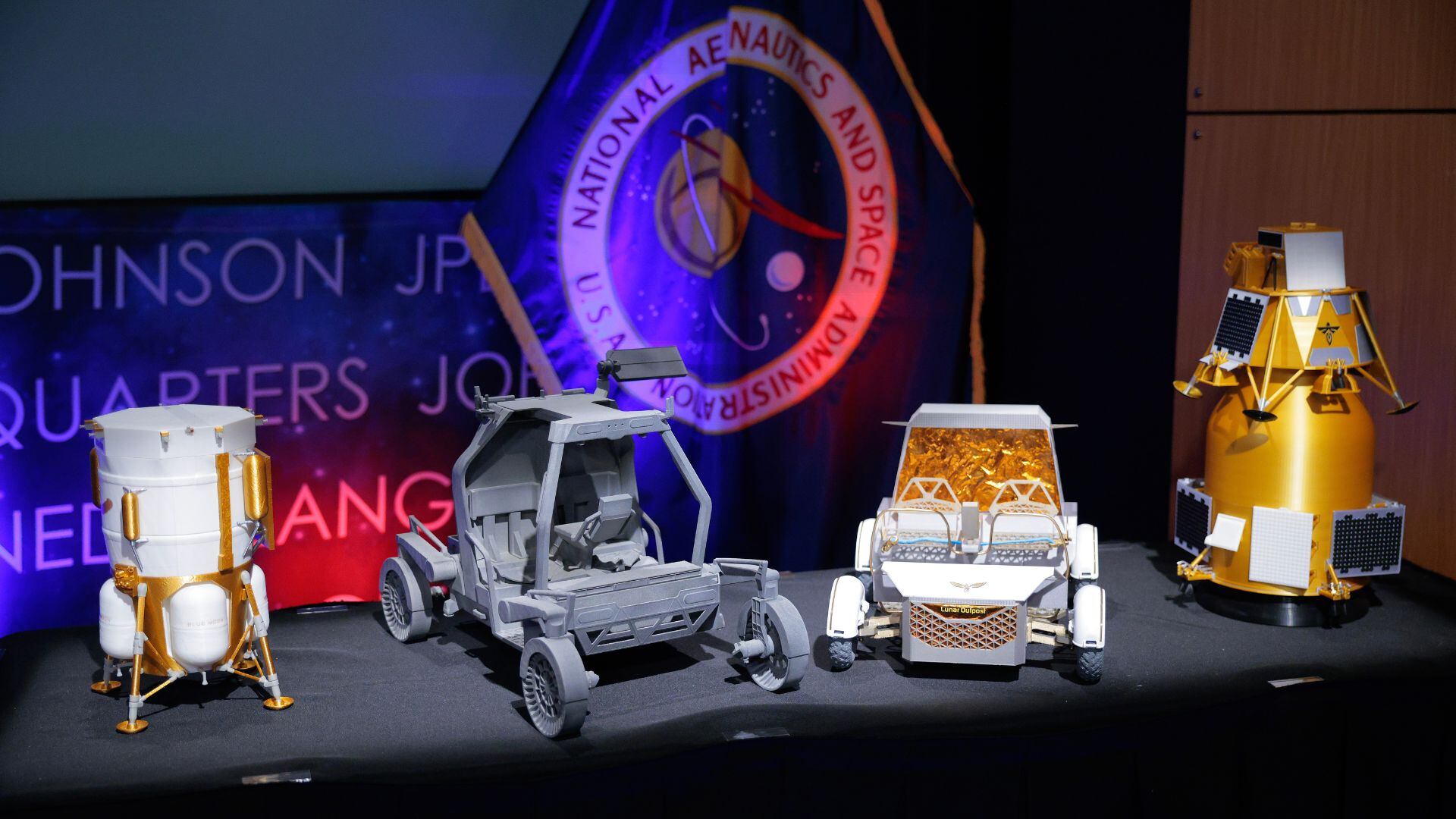 Las compañías Astrobotic, Firefly Aerospace e Intuitive Machines serán las encargadas de transportar instrumentos científicos a la superficie lunar.