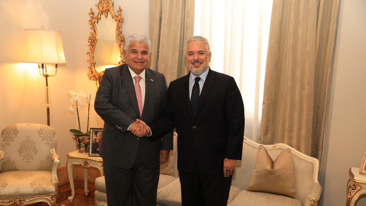 Presidente de Panamá, José Raúl Molino, junto al expresidente de Colombia, Iván Duque