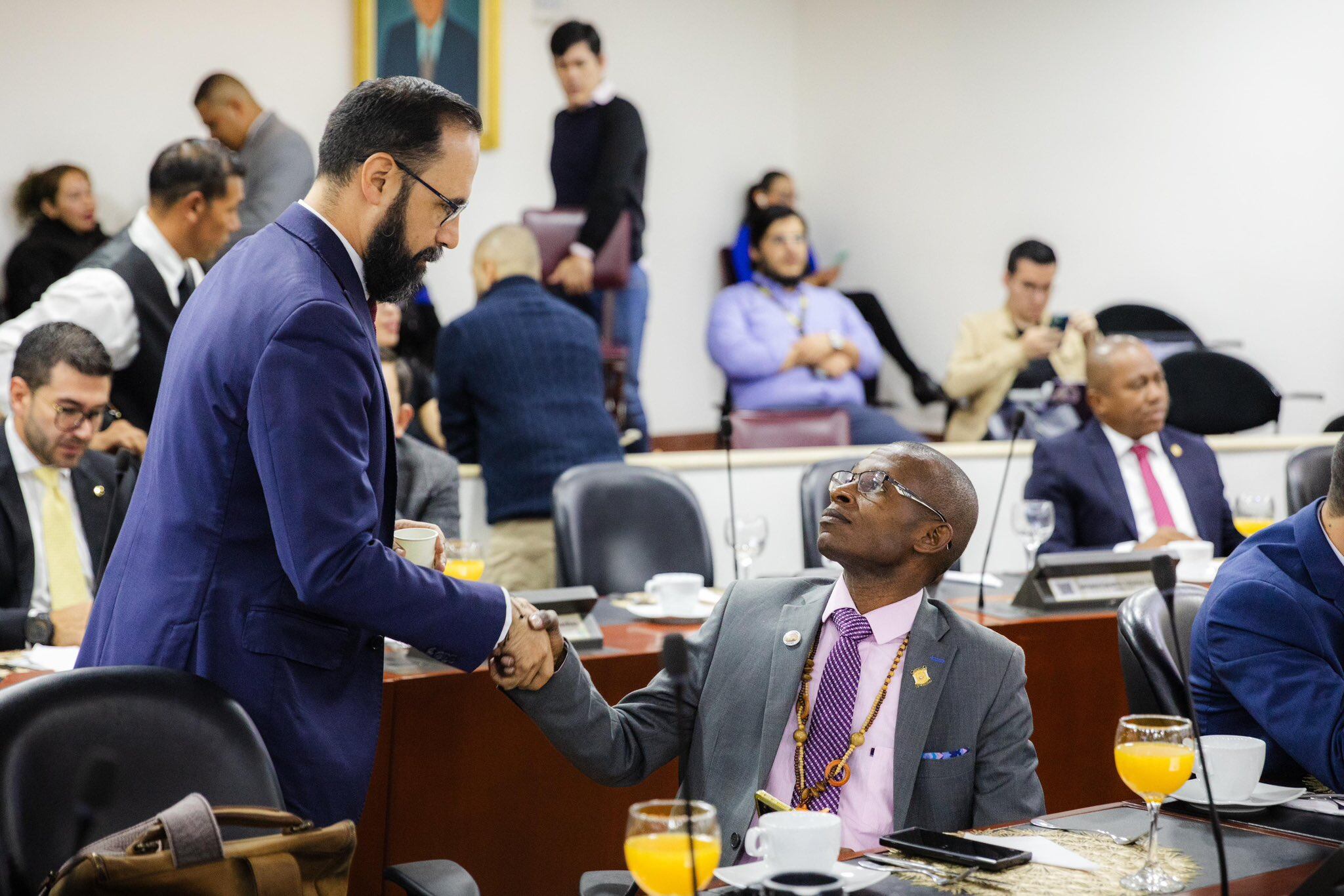“Hicimos audiencias públicas, trabajamos con cada una de las bancadas, más de cincuenta proposiciones y cerca de treinta y cinco proposiciones avaladas", manifestó Camacho.