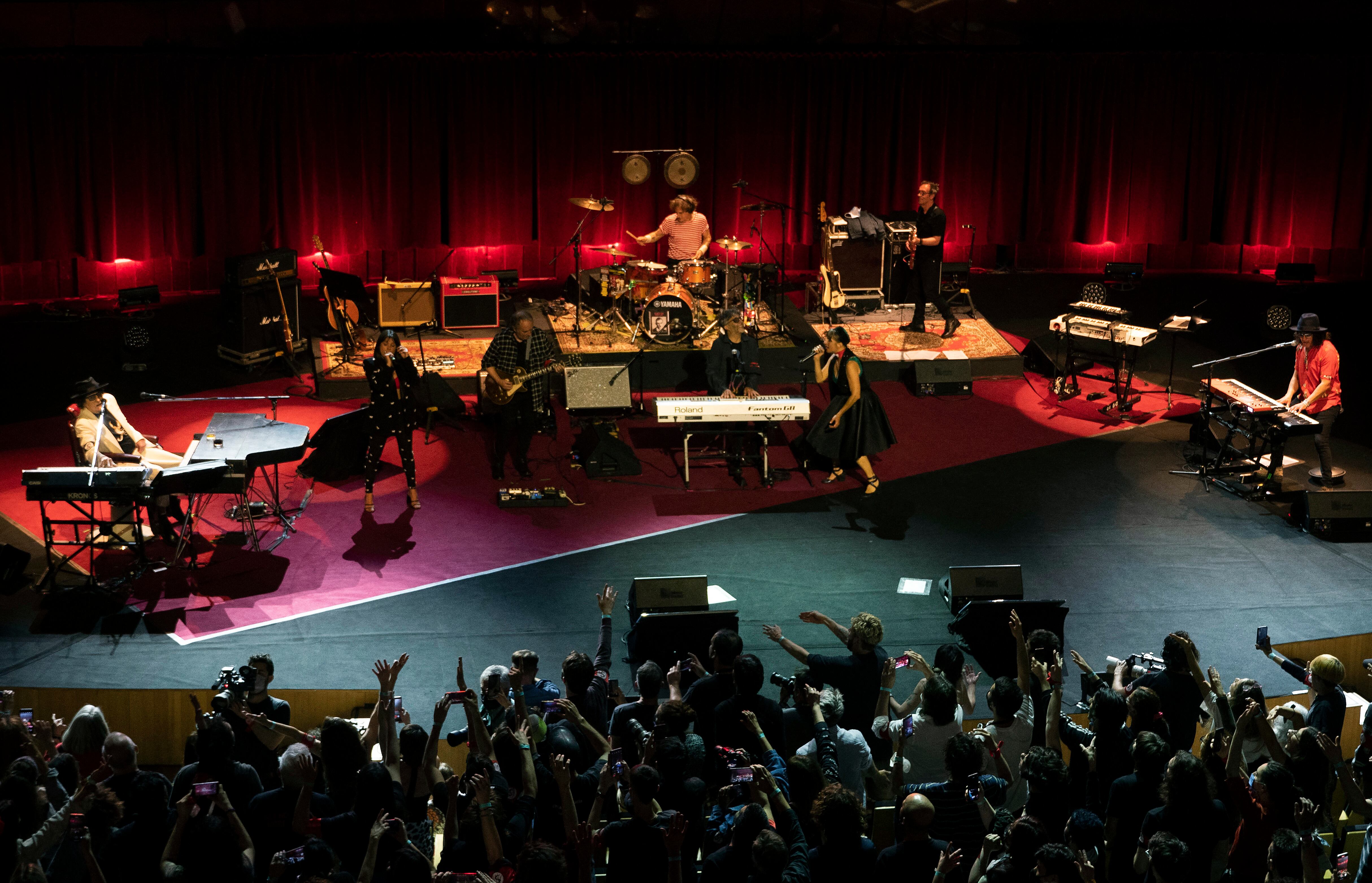 Charly Garcia en la celebración de su cumpleaños 70 en el Centro Cultural Kirchner (Oc 23, 2021). Foto: Pepe MATEOS / TELAM / AFP