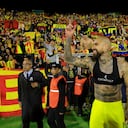 Juan Sebastián Quintero celebrando con los hinchas del Deportivo Pereira
