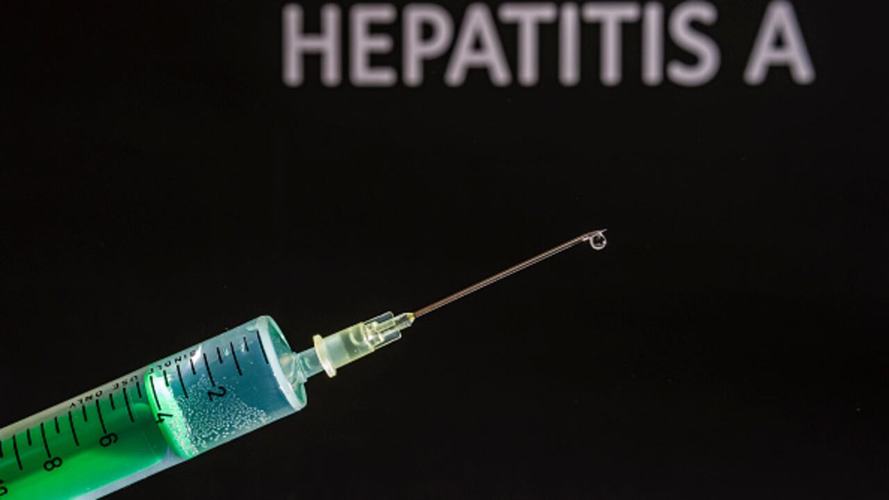 Vacunarse contra la hepatitis A es clave para prevenir el contagio.