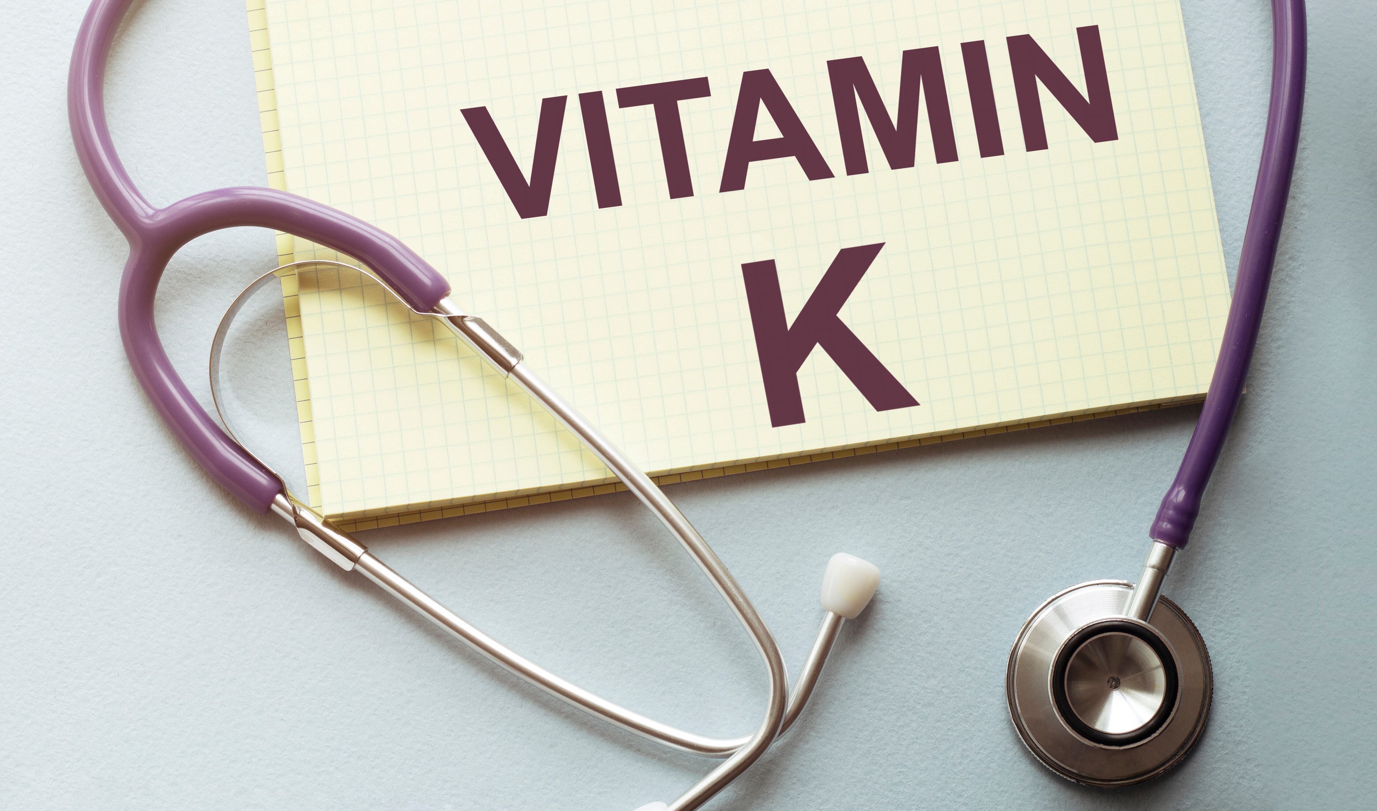 La vitamina K trae grandes beneficios para el organismo.