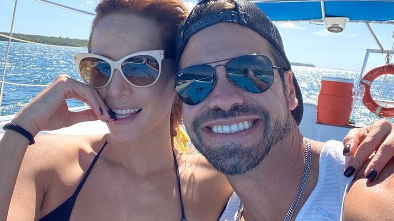 La nueva pareja ha disfrutado de muchos momentos románticos, casi siempre en el mar. Foto: Instagram @cvillaloboss.