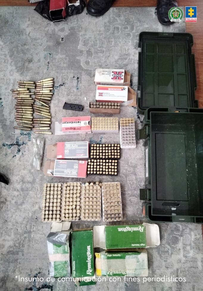 La Fiscalía desarticuló red de tráfico de armas en Bogotá integrada por policías y militares.