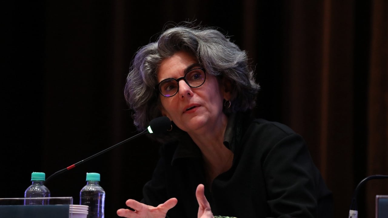 La senadora María Clara Posada cuestionó la actuación de la magistrada Julieta Lemaitre en audiencias de la JEP y comparó su trato hacia las víctimas con el que mantiene con los comparecientes de las Farc.