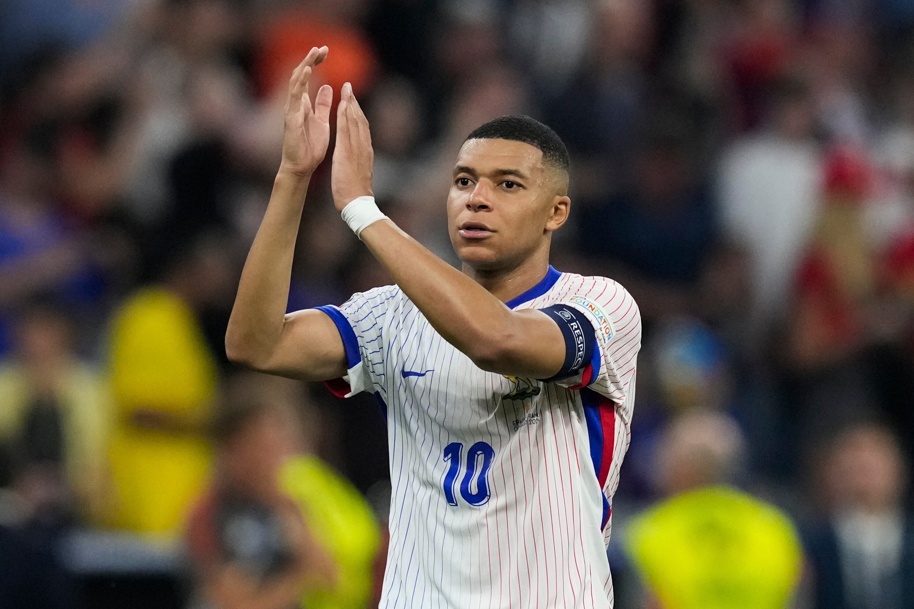 Kylian Mbappé de Francia reacciona después de perder un partido de semifinal entre España y Francia en el torneo de fútbol Euro 2024 en Munich, Alemania, el martes 9 de julio de 2024. (Foto AP/Antonio Calanni)