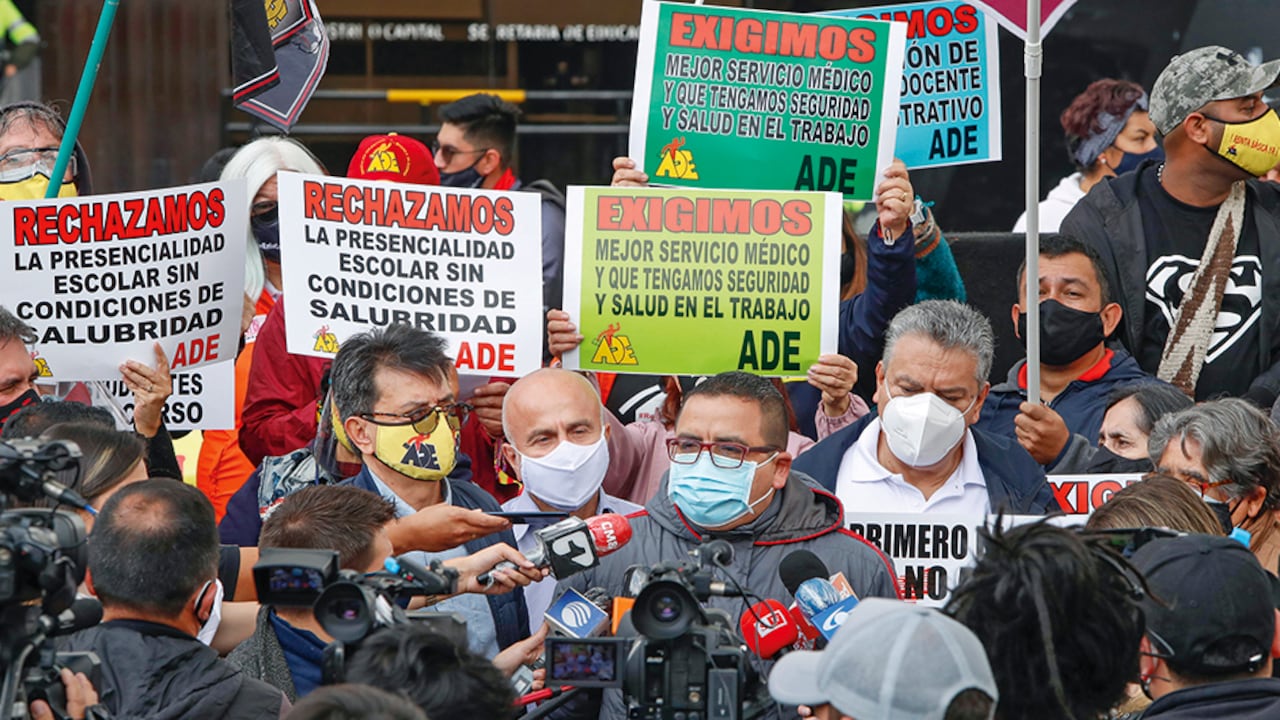 La reapertura de colegios se está dando a pasos de tortuga. La oposición de Fecode, el temor de los padres y la lenta adecuación de algunos planteles impiden que los niños regresen a las aulas cuanto antes.