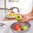 Se han establecido las recomendaciones de Harvard para limpiar las manzanas de forma completa, priorizando la protección contra los pesticidas y sus efectos adversos.