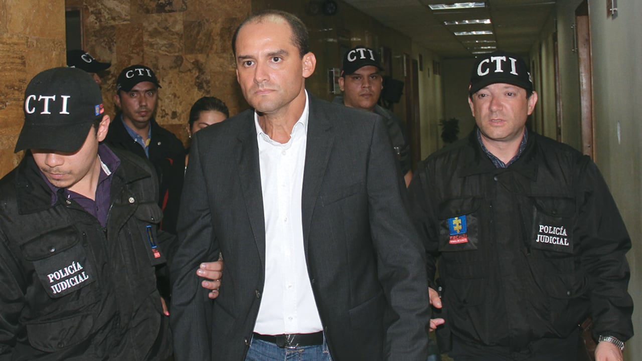 John Úber Hernández, dueño de Goldex, creó una extensa red de compra de oro a través de comerciantes y pequeñas empresas a las que les adelantaba miles de millones de pesos para que compraran el metal a mejor precio. La Fiscalía cree que les compraba oro y lavaba plata a organizaciones criminales.