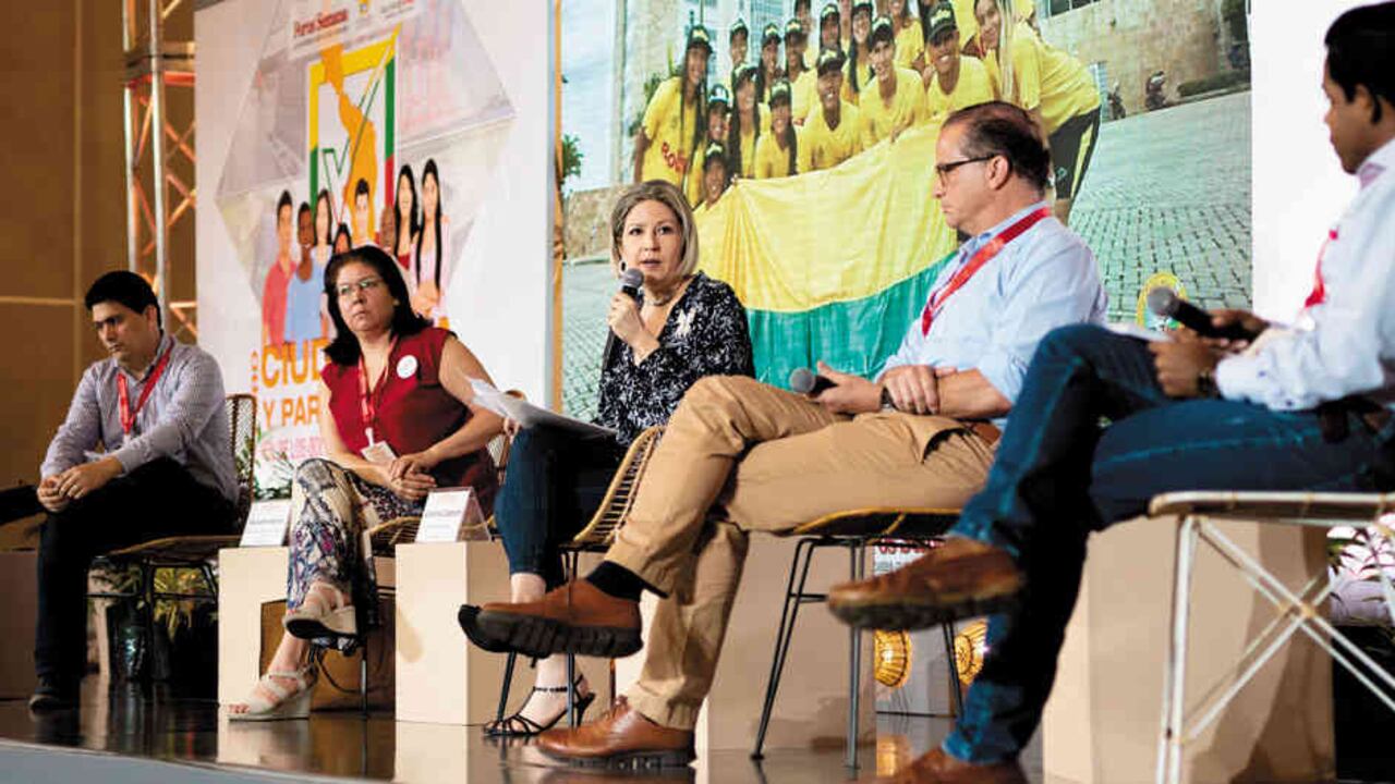 De izquierda a derecha, Juan Camilo Oliveros, Alejandra Barrios, Carolina Calderón, Humberto Rodríguez y Jaír Baleta.
