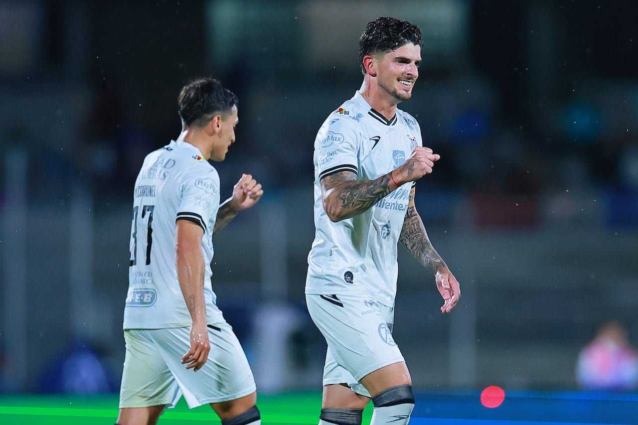 Santiago Homenchenko celebrando su golazo a Kevin Mier.