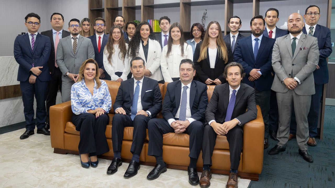 El área de KPMG Law, conformada por 37 abogados (43 por ciento mujeres y 57 por ciento hombres), está en constante capacitación para atender los desafíos que trae la adopción de herramientas con IA.