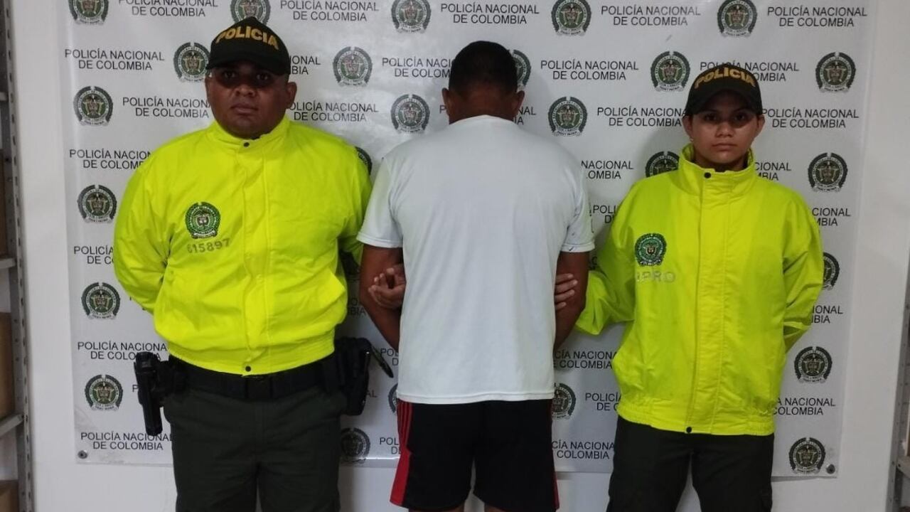 El hombre aprovechaba su condición de docente y abuso a las menores estudiantes y luego los amenazaba