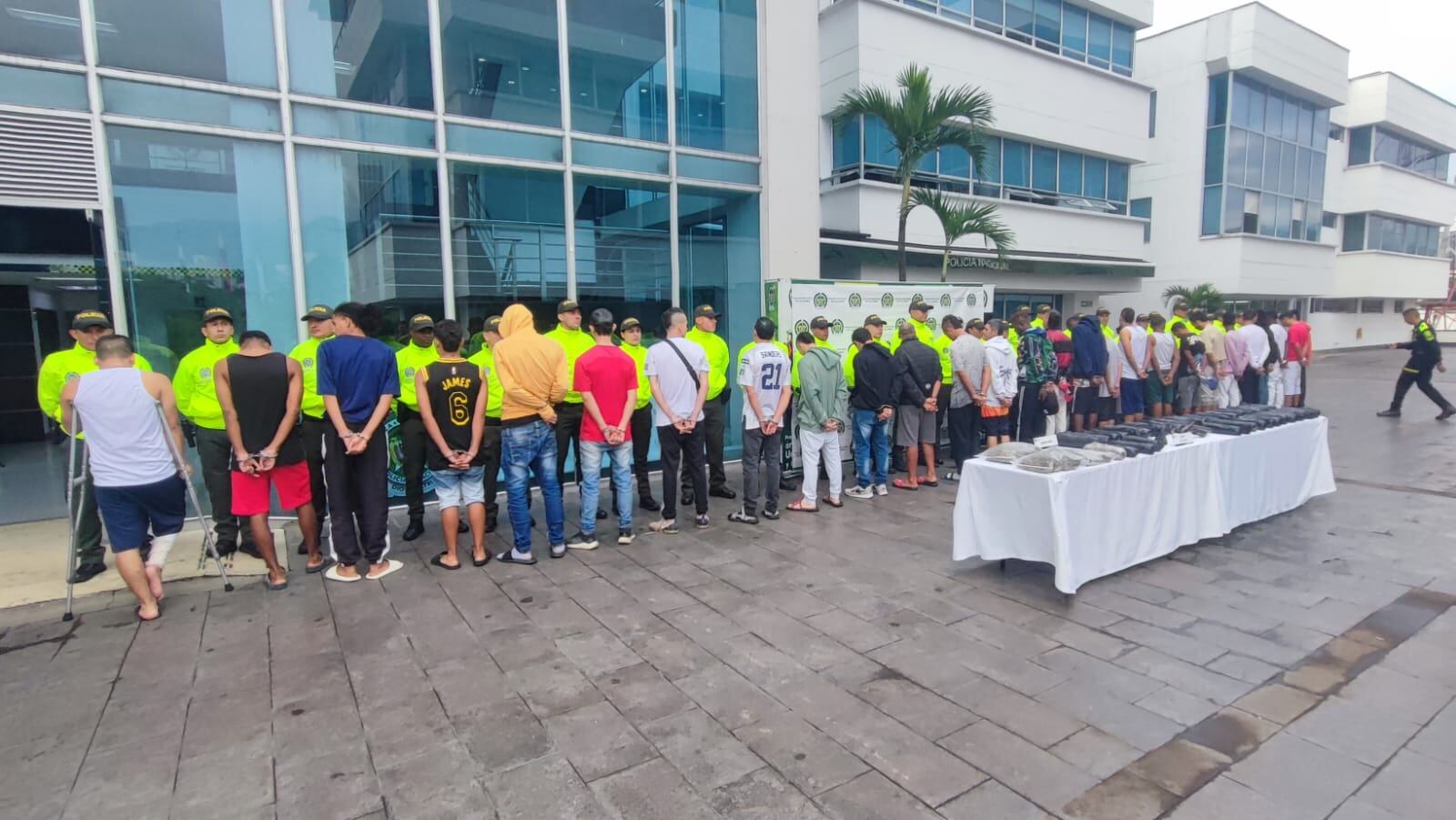 Cayeron 27 integrantes de bandas criminales que utilizaban menores para el expendio de cocaína y marihuana en Cali.