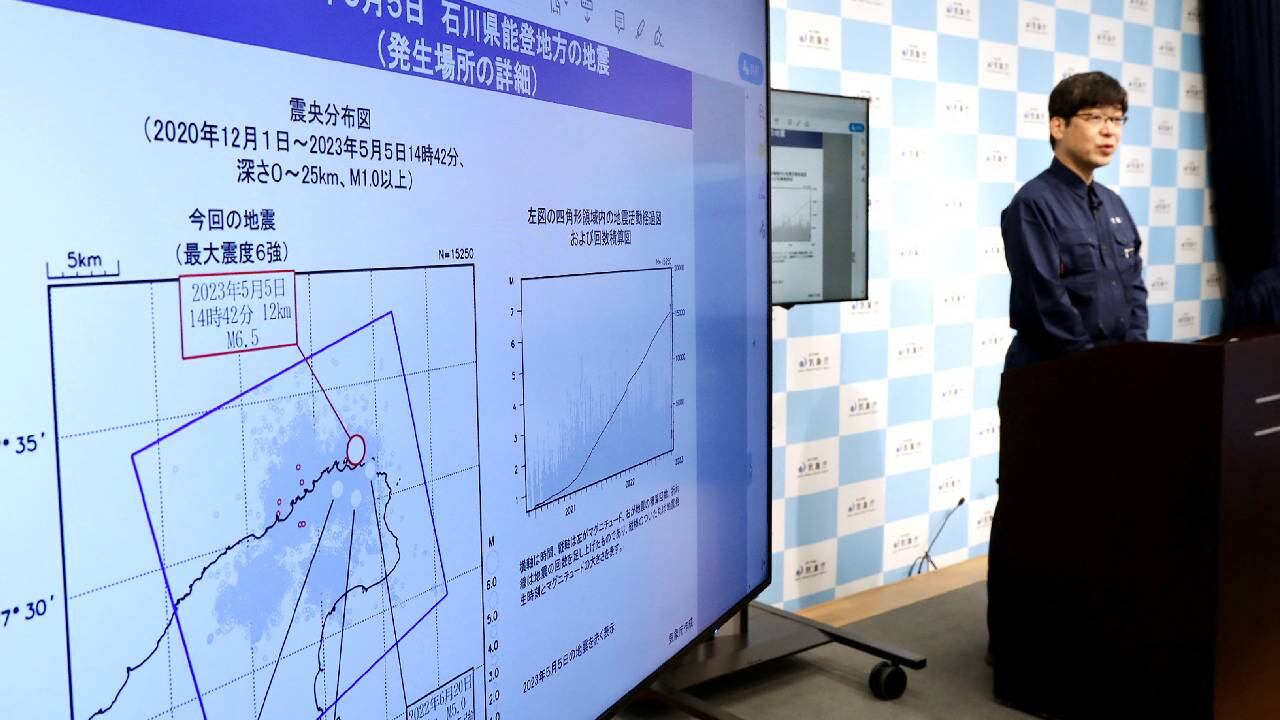 Toshihiro Shimoyama, oficial de información sobre terremotos de la Agencia Meteorológica de Japón, se pronuncia sobre la emergencia.