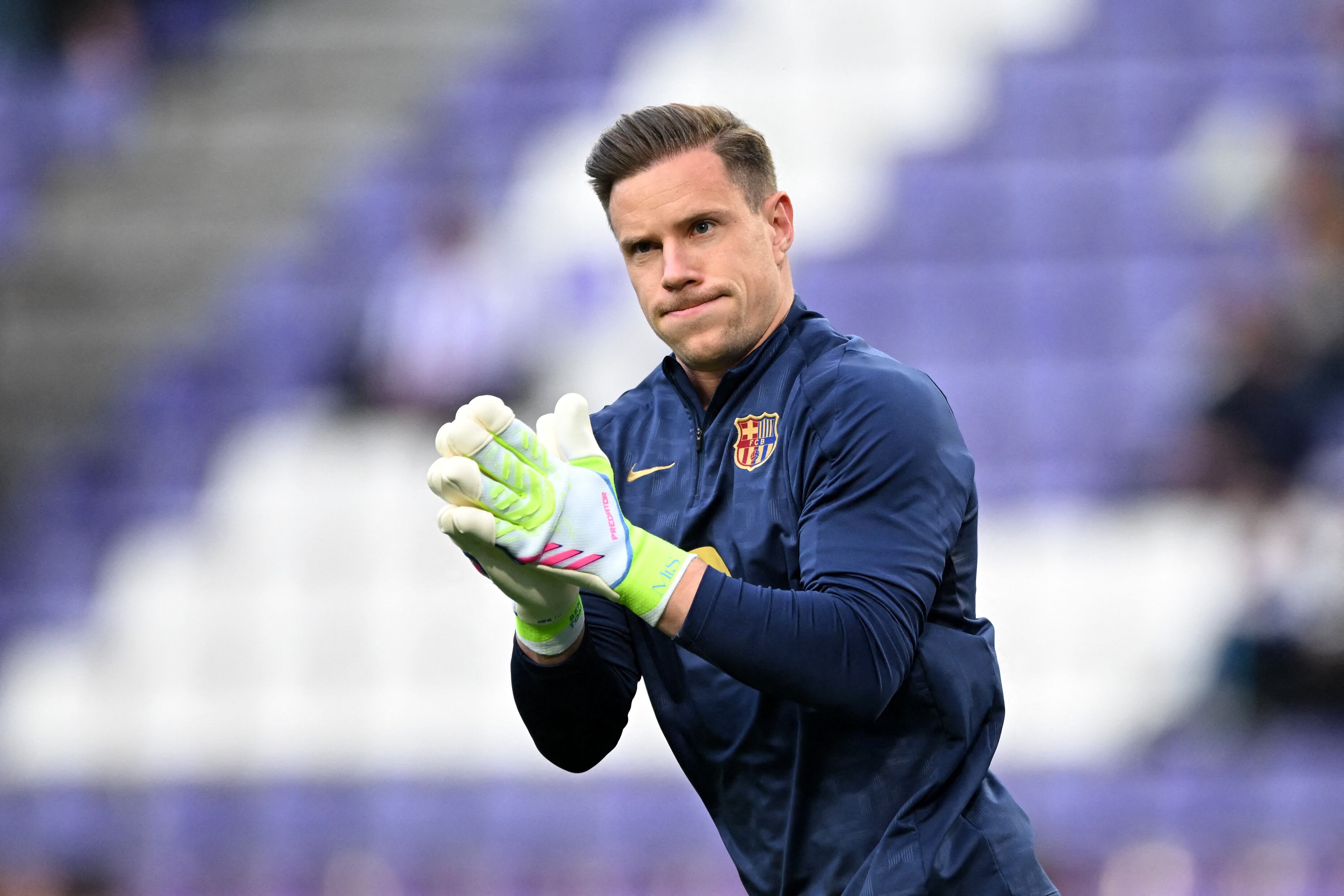 VALLADOLID, SPAIN - MAY 03: Marc-Andre ter Stegen of FC Barcelona warms up prior to the LaLiga match between Real Valladolid CF and FC Barcelona at Jose Zorrilla on May 03, 2025 in Valladolid, Spain. (Photo by Denis Doyle/Getty Images) (Photo by DENIS DOYLE / GETTY IMAGES EUROPE / Getty Images via AFP)