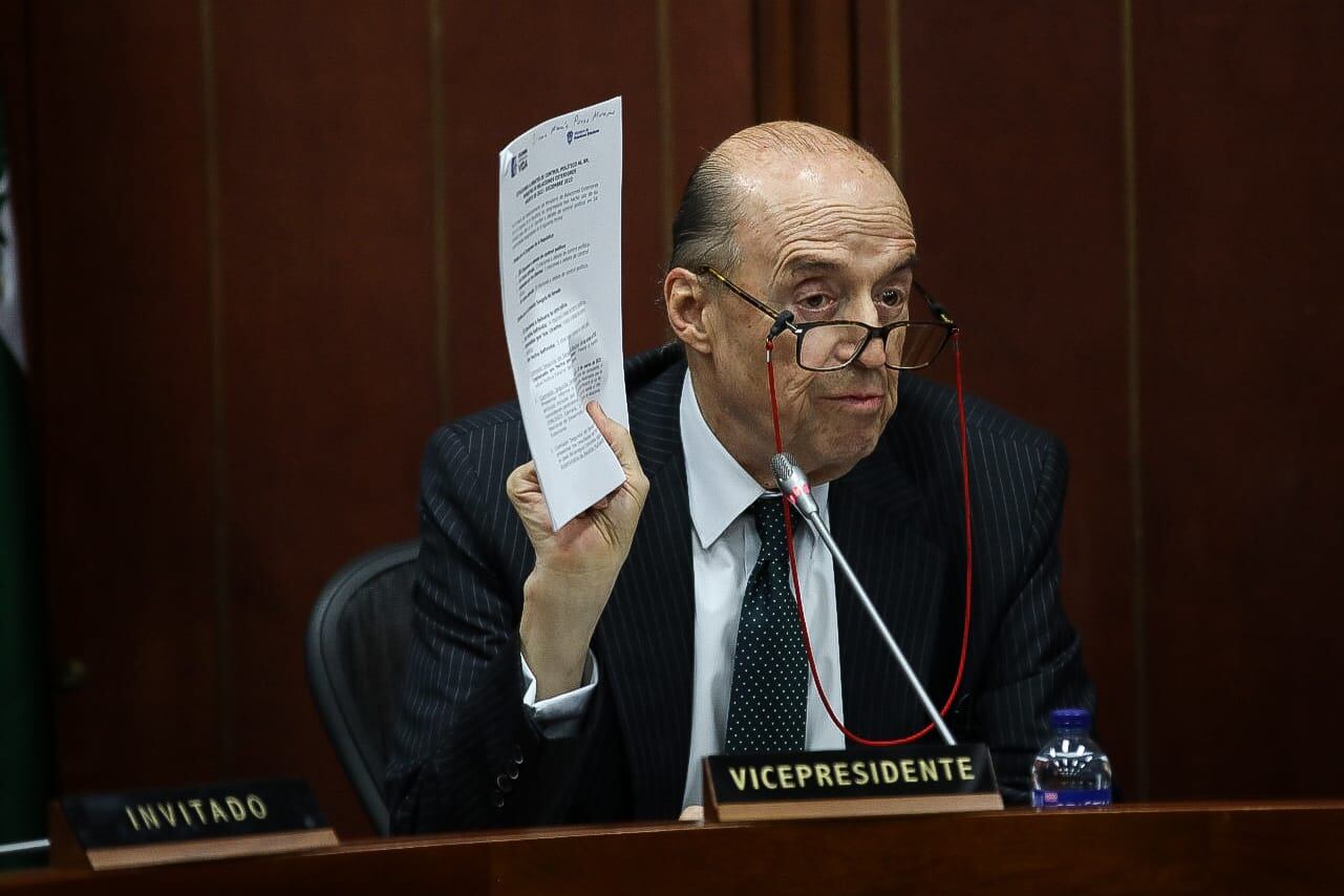 Canciller Álvaro Leyva asiste a un debate de control político en la Comisión Segunda del Senado