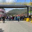 Miembros de las comunidades indígenas y campesinas se tomaron el corredor principal de Dagua, Valle, en rechazo a la construcción de varias torres eléctricas en la cordillera occidental .