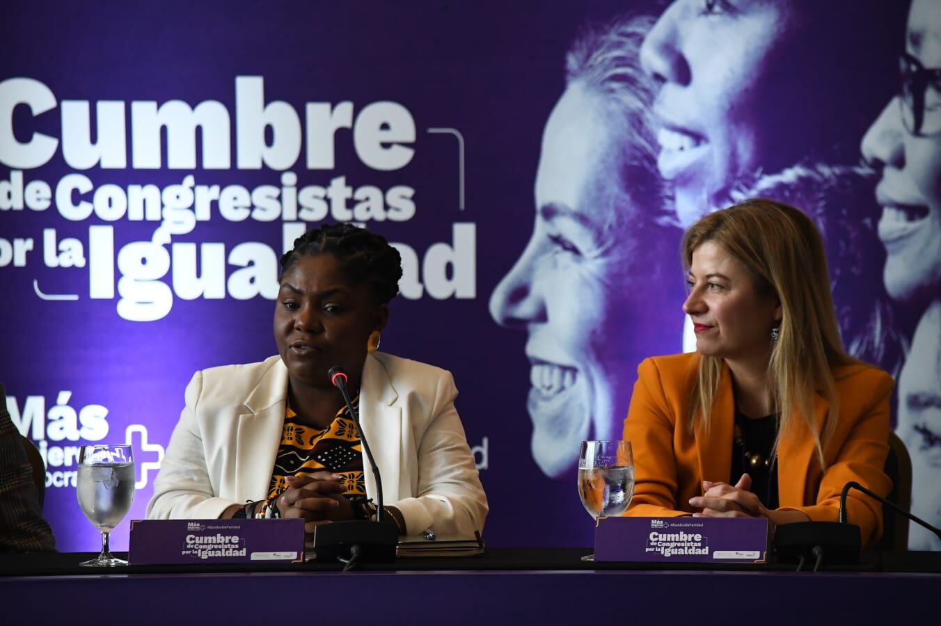 La vicepresidenta electa, Francia Márquez, y la representante de ONU Mujeres Colombia, Bibiana Aido, en la Cumbre de Congresistas por la Igualdad.