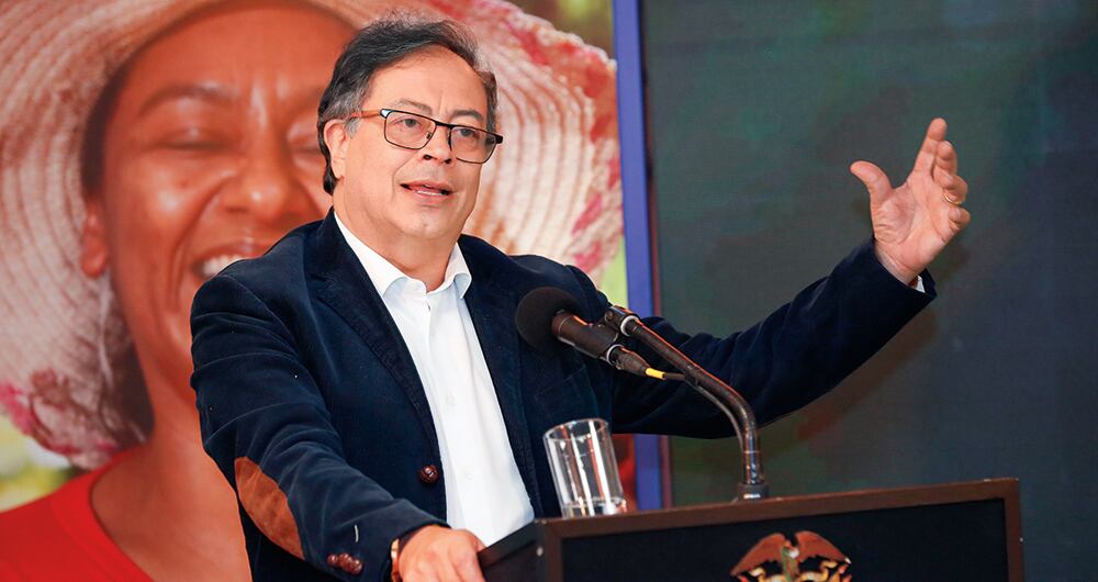    El presidente Gustavo Petro busca desprestigiar a los magistrados del CNE que investigan su campaña de 2022. 