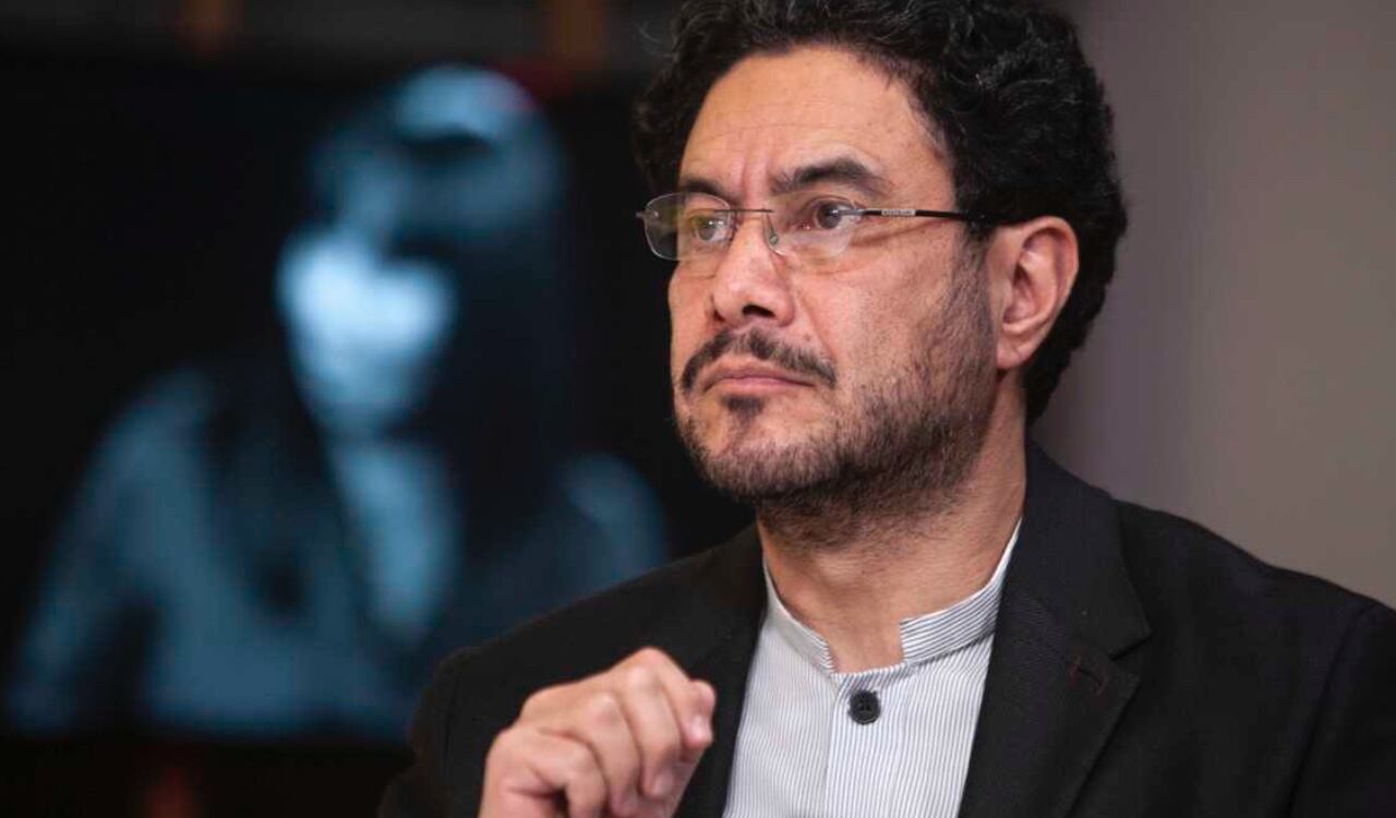 El senador Iván Cepeda dio a conocer la información por medio de sus redes sociales