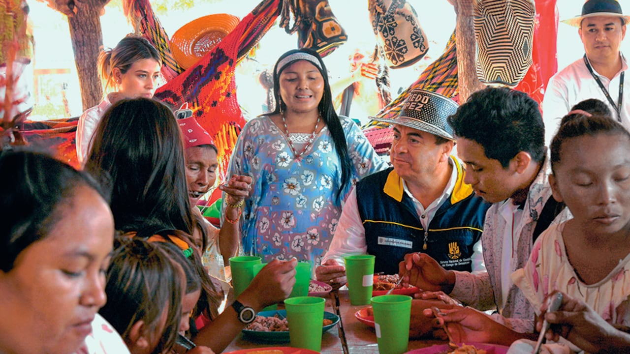 El exdirector de la UNGRD Olmedo López participó en algunas de las ollas comunitarias.