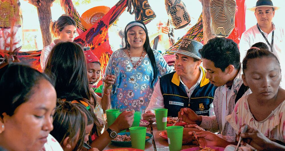    El exdirector de la UNGRD Olmedo López participó en algunas de las ollas comunitarias.