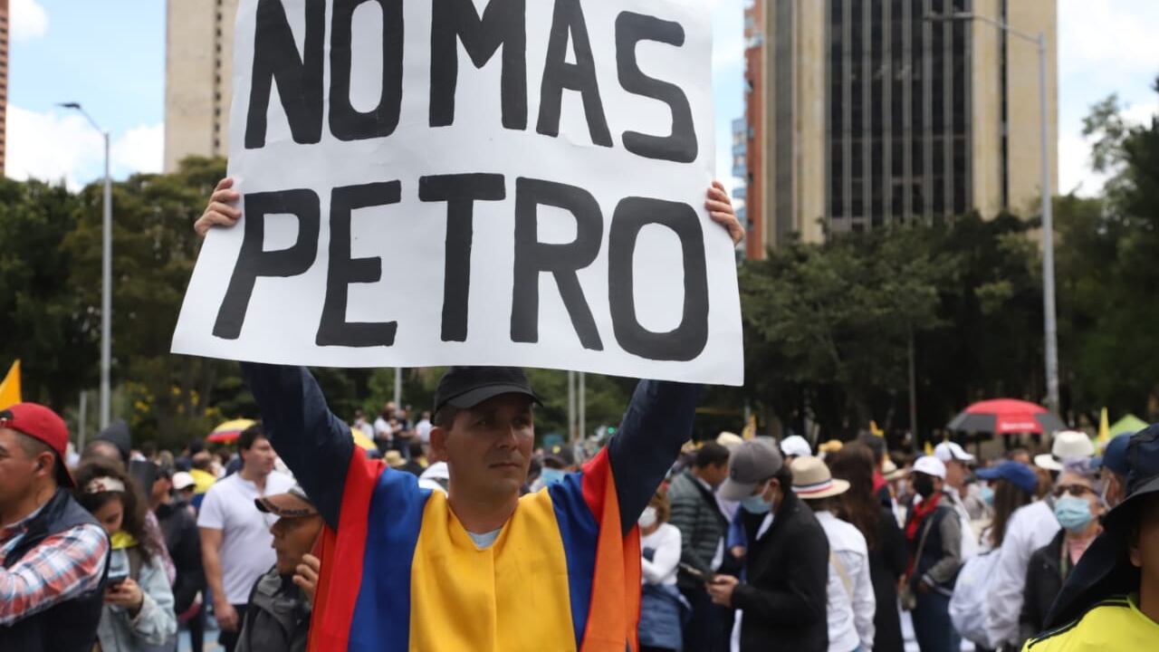 Las marchas estaban convocadas inicialmente para el 14 de febrero, sin embargo, el mismo presidente Petro convocó a sus seguidores para que ese mismo día salieran a las calles.