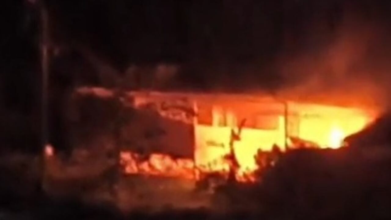 Las comunidades del área urbana del municipio de Toribío, Cauca, son las que reportaron un incendio estructural en medio de intensos combates entre grupos armados al margen de la ley en esta población del norte del Cauca.