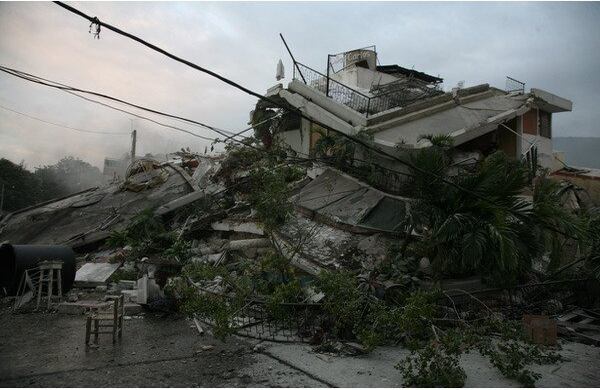 El sismo ocurrió a las 16:53 horas del martes y tuvo su epicentro unos 15 kilómetros al oeste de Puerto Príncipe, a una profundidad de 8 kilómetros, informó el Servicio Geológico de Estados Unidos.