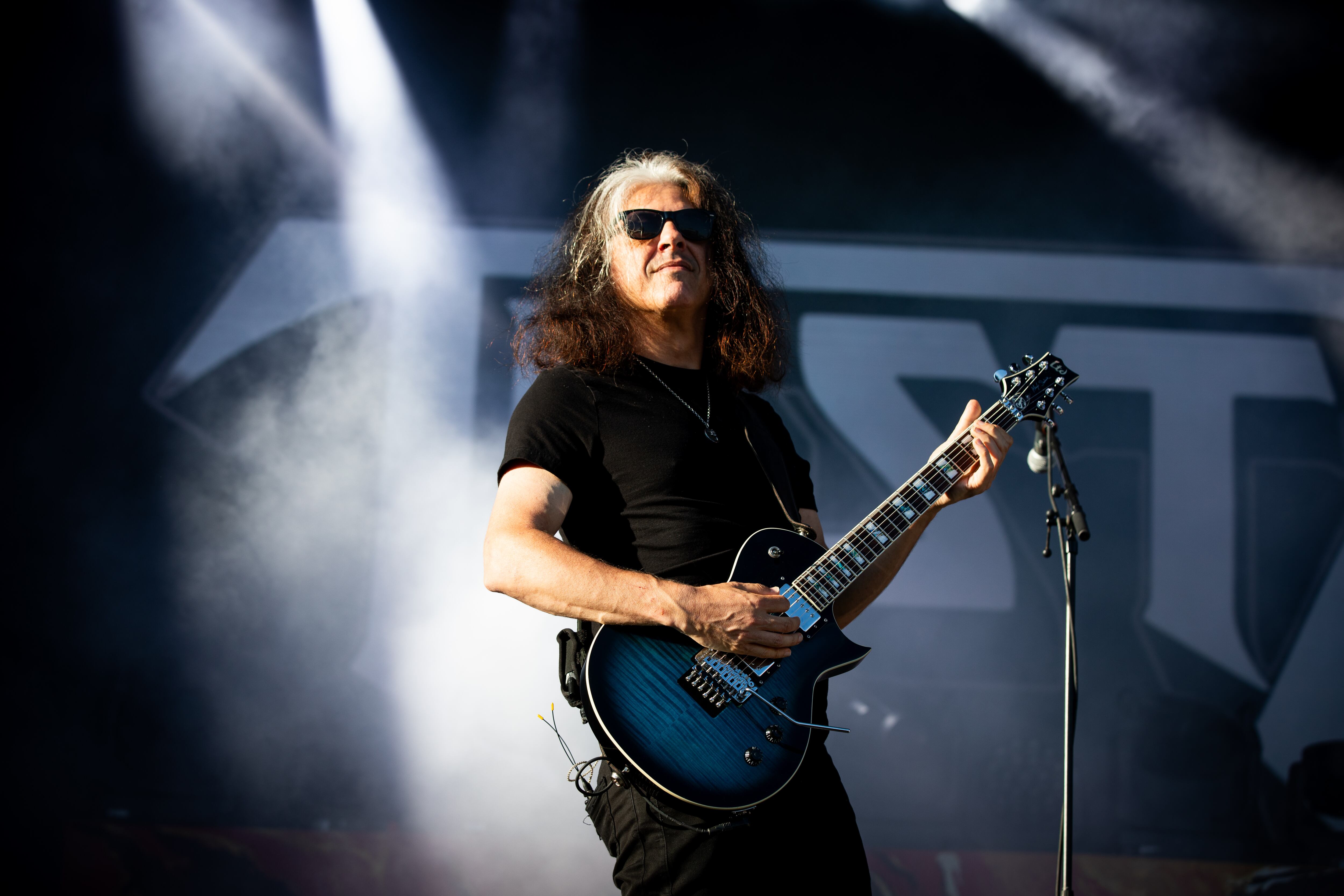 Alex Skolnick tocando con Testament en el Alcatraz Metal Fest de 2024. Foto: Elsie Roymans/Getty Images.