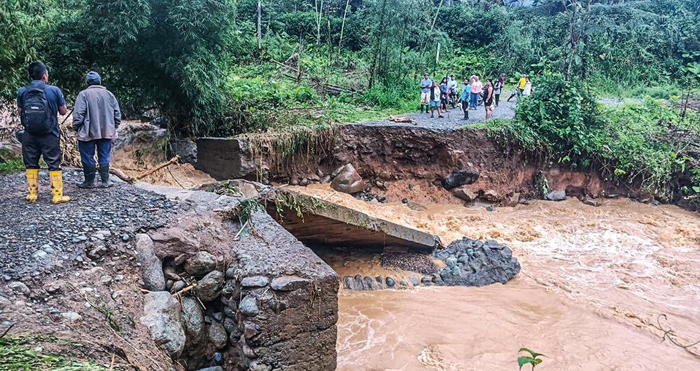 Las comunidades se ven seriamente afectadas por la falta de vías para trasportarse y sacar su productos. 