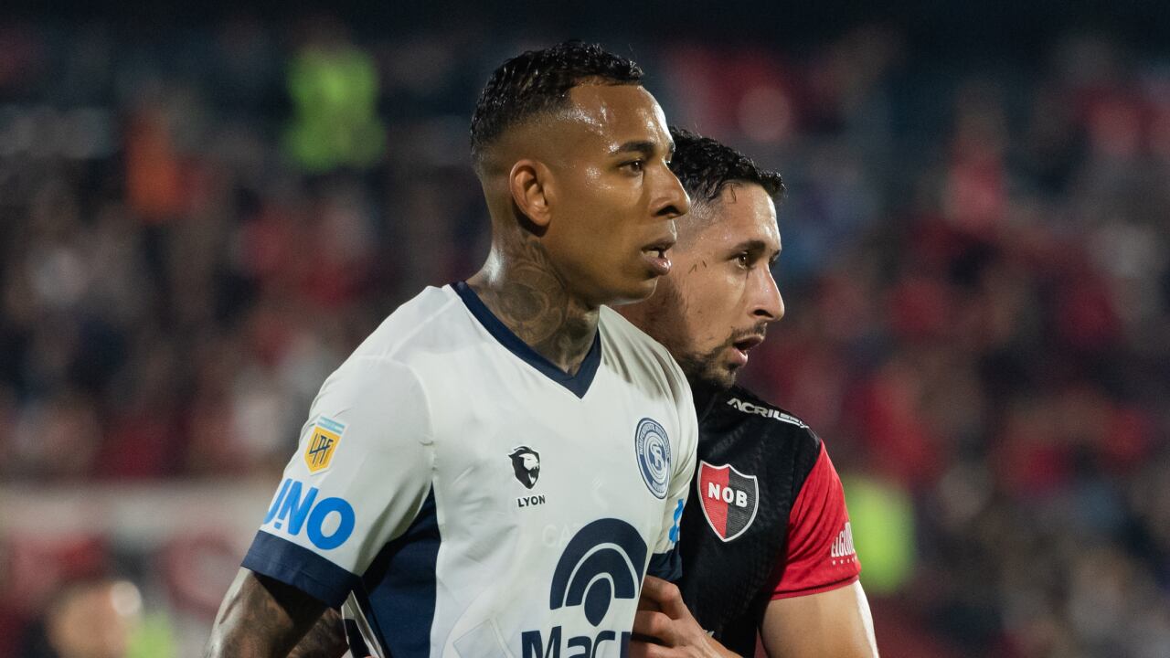 Sebastián Villa pertenece a Independiente Rivadavia de Argentina.