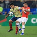 SAO PAULO, BRAZIL - JUNE 28: Radamel Falcao of Colombia fights for the ball with Gary Medel of Chile during the Copa America Brazil 2019 quarterfinal match between Colombia and Chile at Arena Corinthians on June 28, 2019 in Sao Paulo, Brazil. (Photo by Buda Mendes/Getty Images)
