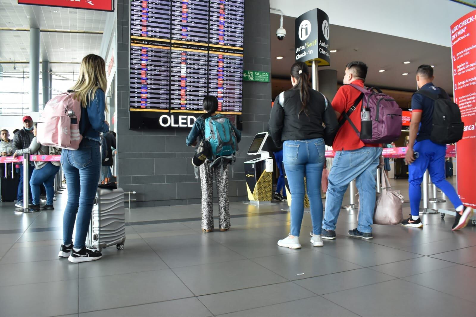 Crisis de pasajeros en el aeropuerto El Dorado