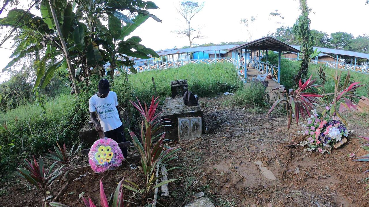 En Bojayá más de uno anda inquieto, consciente de que los grupos armados no tienen límites y todo retorno a épocas de violencia genera zozobra.