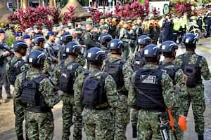 La Alcaldía de Cali, en cabeza de Alejandro Eder, aseguró que serán 4 mil policías y 1.600 militares nuevos los que llegarán para reforzar la seguridad de la ciudad y del departamento del Valle, en vista de la COP16, el evento de talla internacional que se realizará a finales de octubre. Fotos Raúl Palacios/ El Pais.