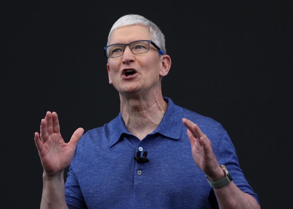 En el mundo de la tecnología, Tim Cook ha declarado que la creación de soluciones de inteligencia artificial de calidad no debe apresurarse, ya que esto puede comprometer la excelencia del producto final.