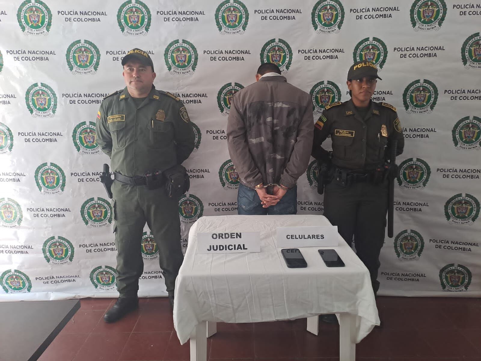 Dos celulares le fueron encontrados a alias Mono Cañas cuando fue capturado.