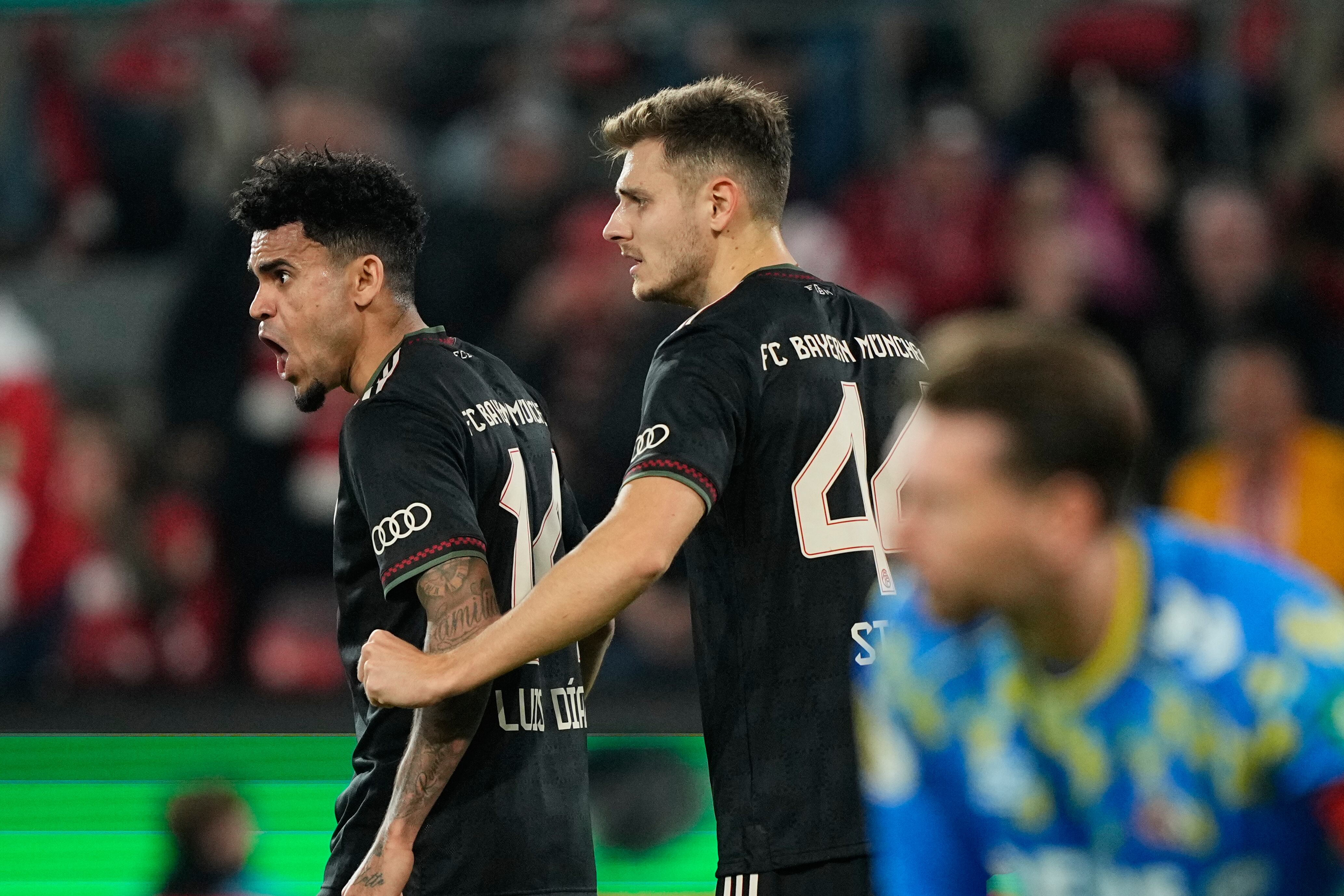 Luis Díaz celebrando su gol ante Colonia por Copa de Alemania. Ahora se prepara para enfrentar a Bayer Leverkusen.