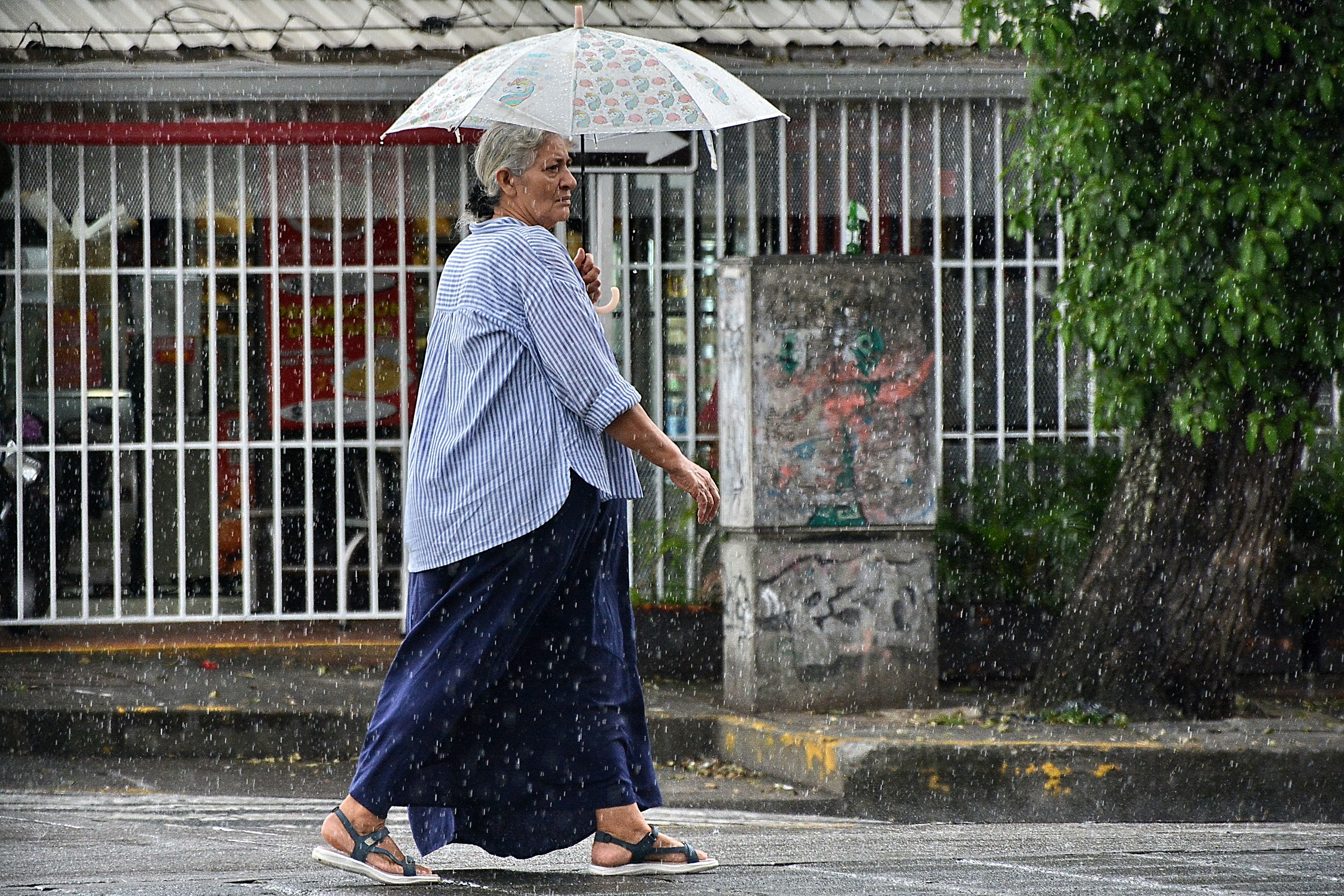 Sigue la temporada invernal en todo el Valle del Cauca. En Cali se presentan lluvias fuertes durante la noche y en el día lluvias fuertes, por corto tiempo. Foto Jorge Orozco