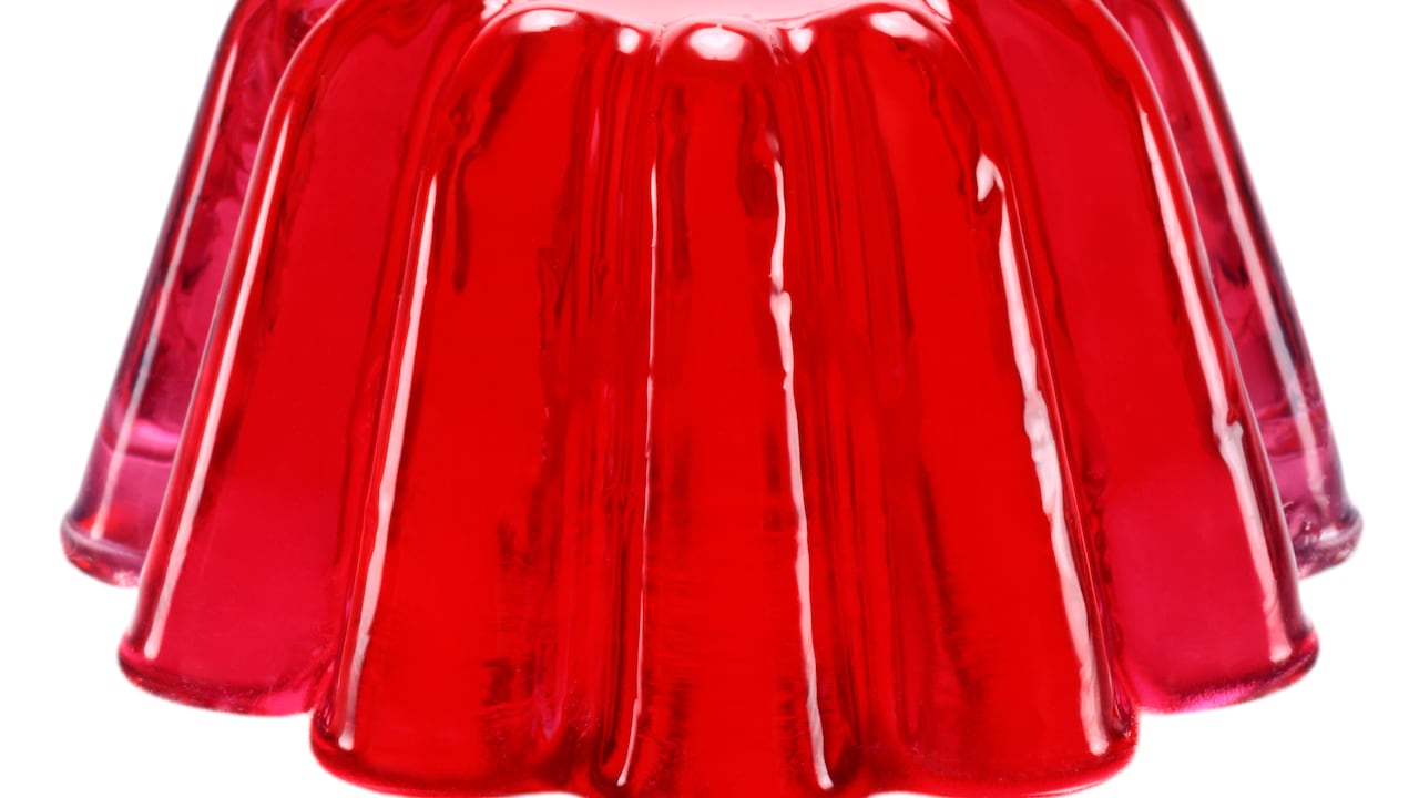 La gelatina es una proteína hecha de colágeno animal.